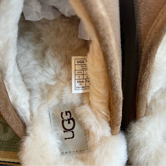 UGG Discoquette Genuine Shearling Slippers. Size 7 Women - Picture 6 of 6